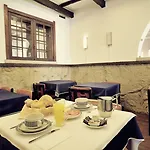 Otel Rainha Santa Isabel - History