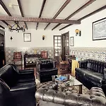 Otel Rainha Santa Isabel - History