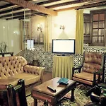 Otel Rainha Santa Isabel - History