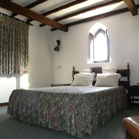 Rainha Santa Isabel - History 3* Óbidos