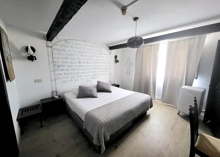 Rainha Santa Isabel - History Óbidos