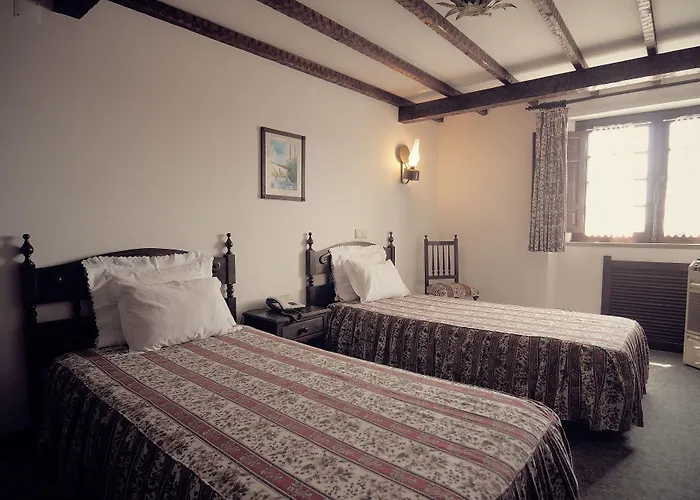 Rainha Santa Isabel - History Hotel 3*